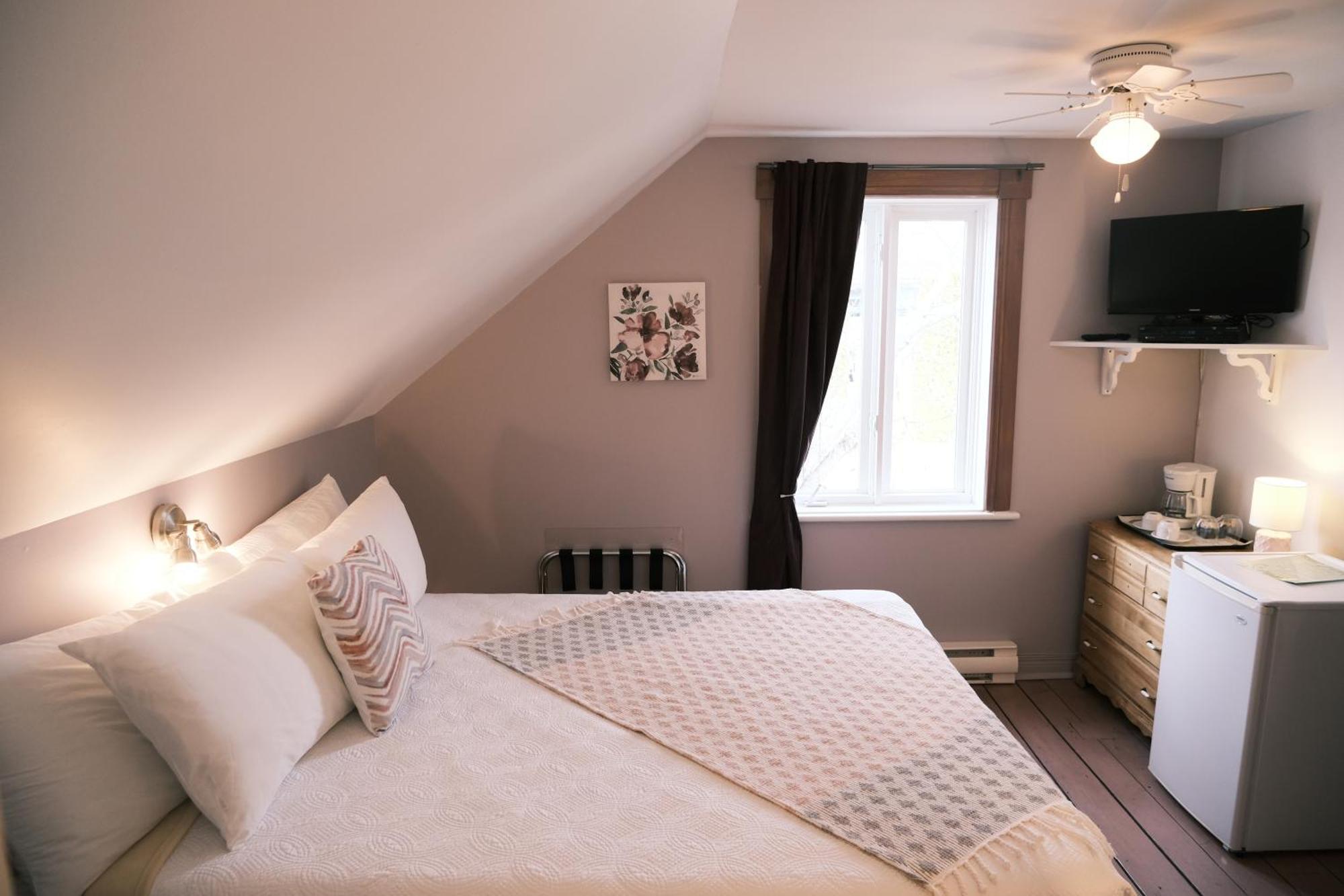 Les Pinsons Des Rives Bed and Breakfast La Malbaie Værelse billede