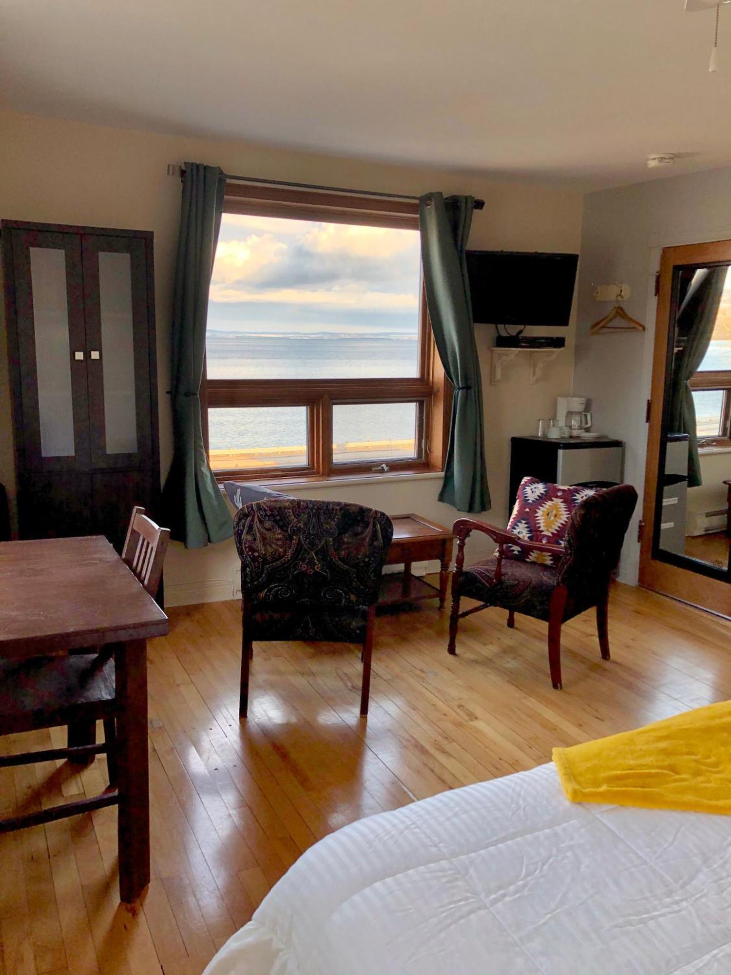 Les Pinsons Des Rives Bed and Breakfast La Malbaie Værelse billede